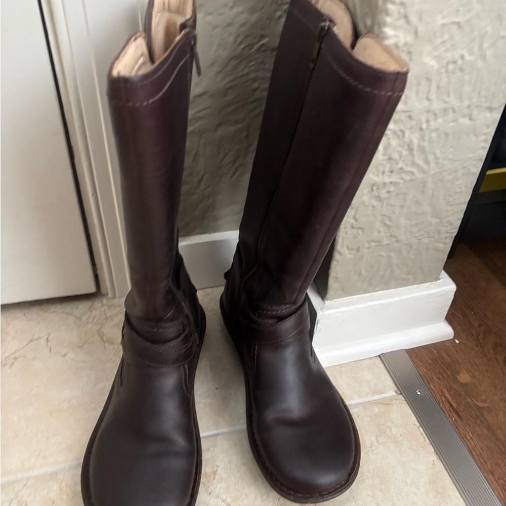 Ugg brown Leather Boots Women Size 8